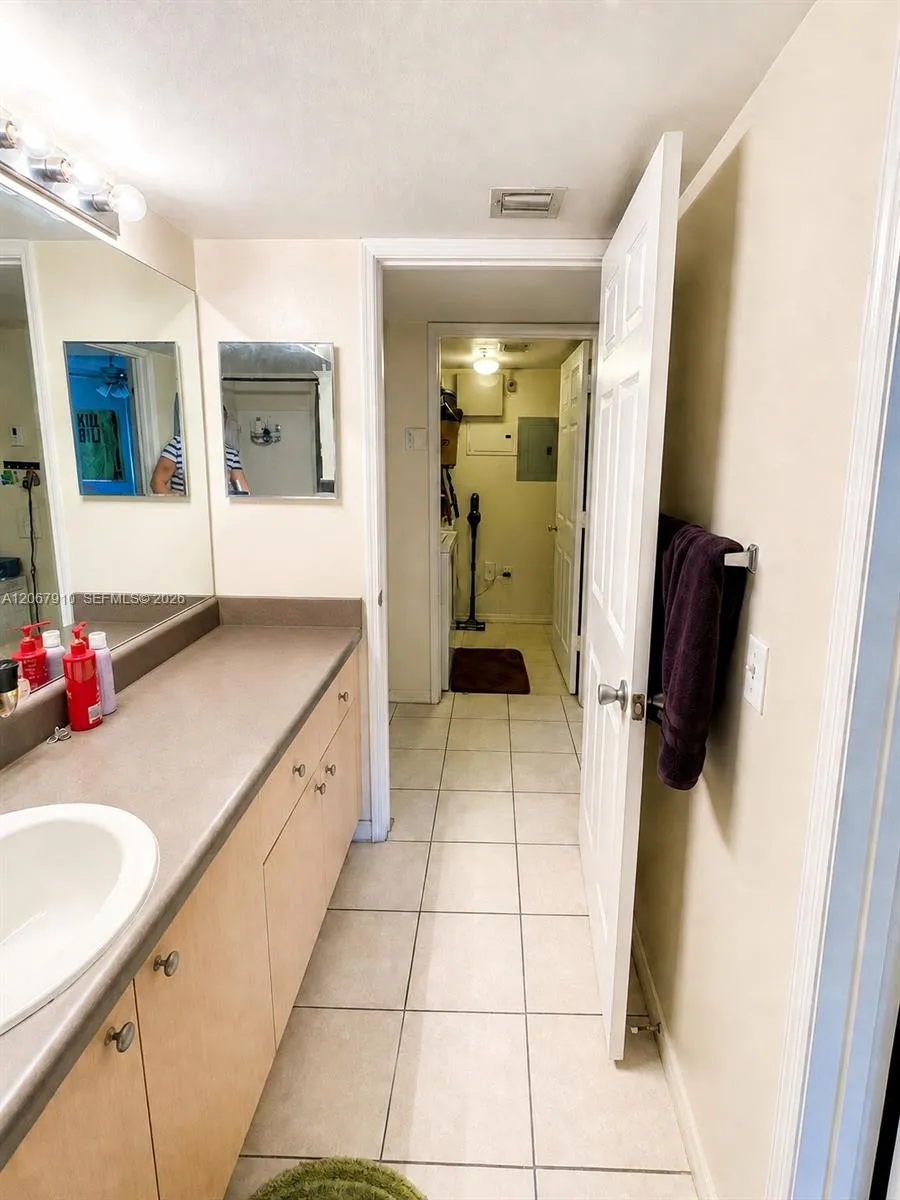 2457 Centergate Dr #203 Miramar, FL 33025