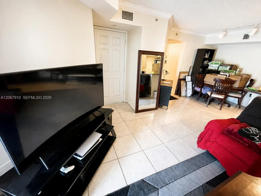 2457 Centergate Dr #203 Miramar, FL 33025
