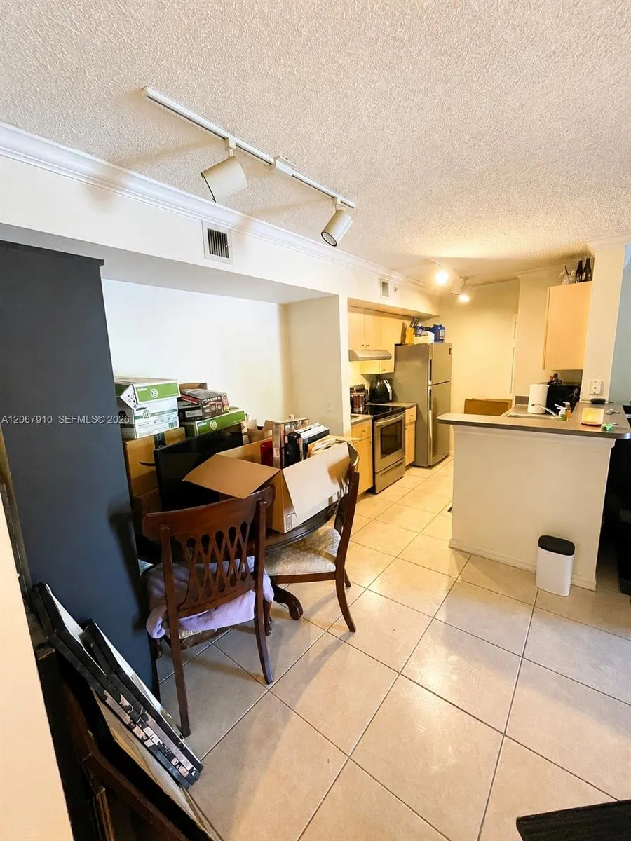 2457 Centergate Dr #203 Miramar, FL 33025