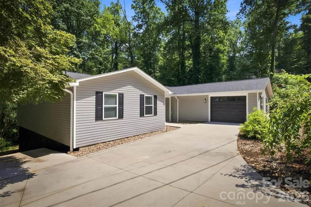 3517 Crestwood Drive Morganton, NC 28655