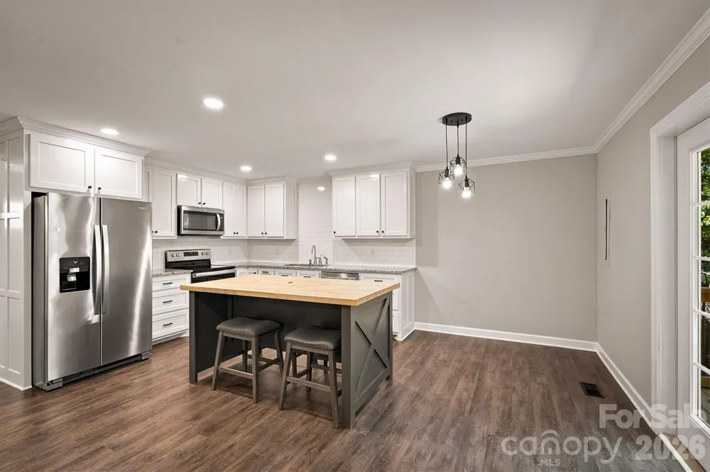 3517 Crestwood Drive Morganton, NC 28655