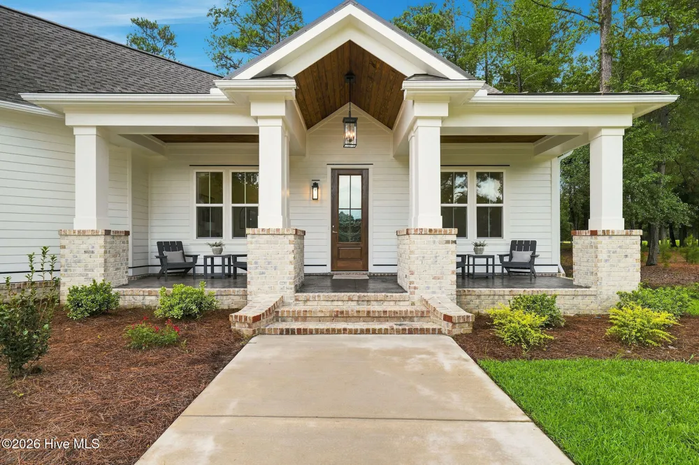 208 E Winding Way Wallace, NC 28466