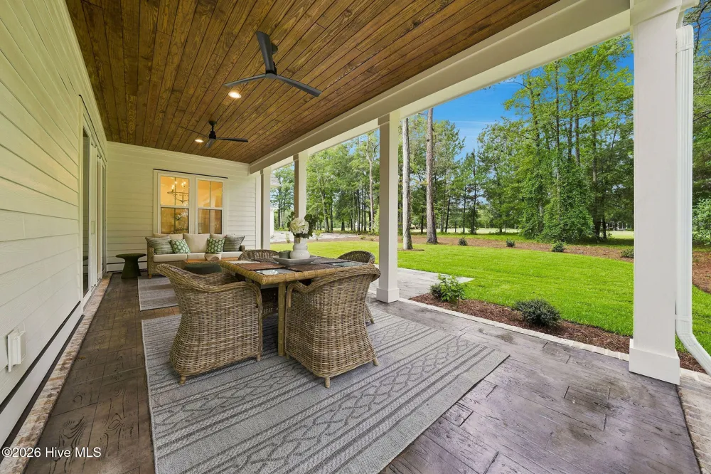 208 E Winding Way Wallace, NC 28466