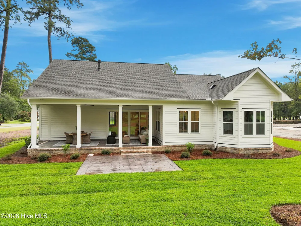 208 E Winding Way Wallace, NC 28466