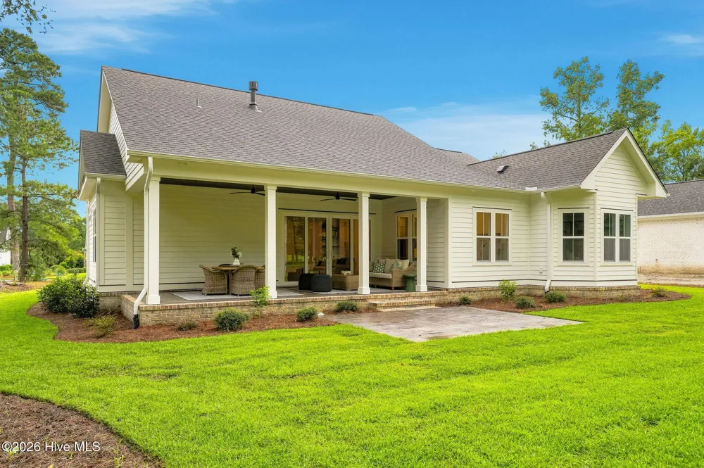 208 E Winding Way Wallace, NC 28466