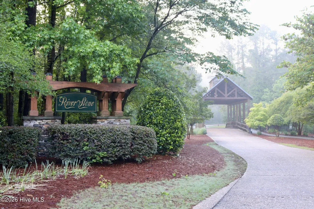 208 E Winding Way Wallace, NC 28466