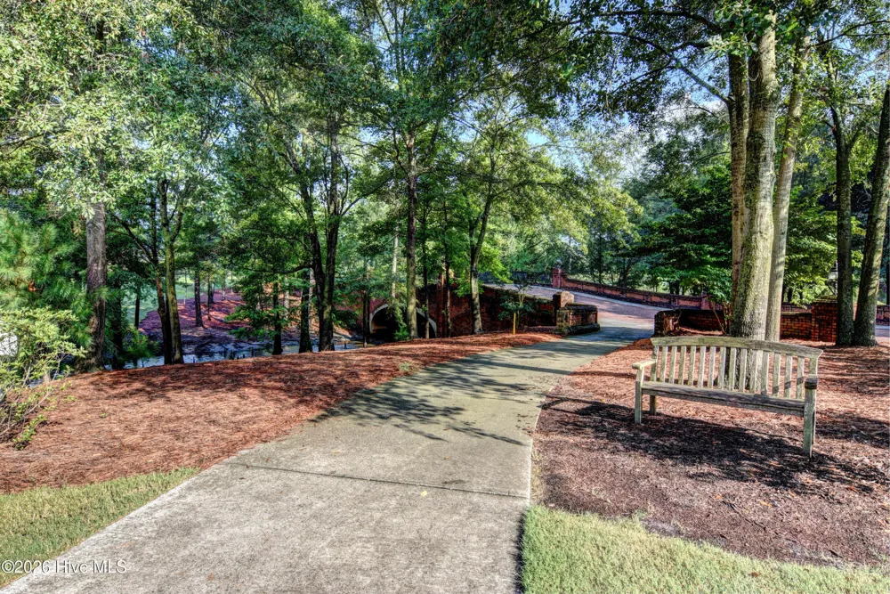208 E Winding Way Wallace, NC 28466
