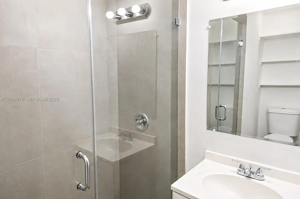 411 SE 10th St #4 Hallandale Beach, FL 33009