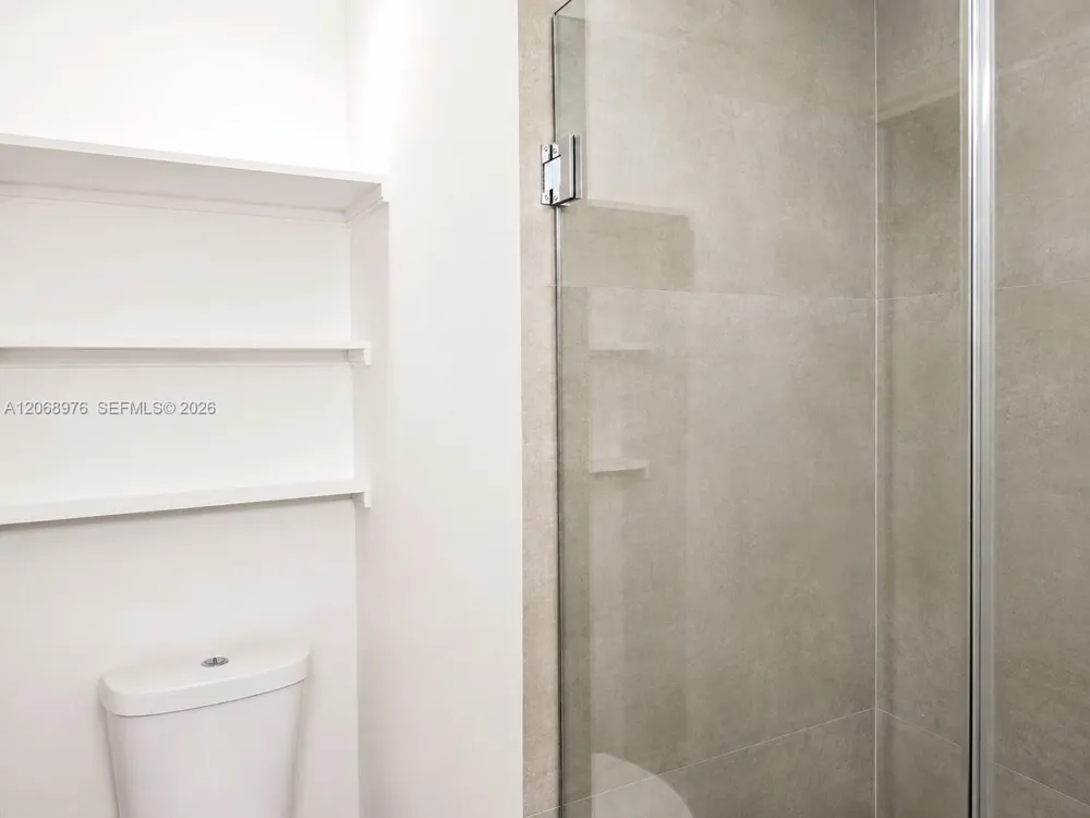 411 SE 10th St #4 Hallandale Beach, FL 33009