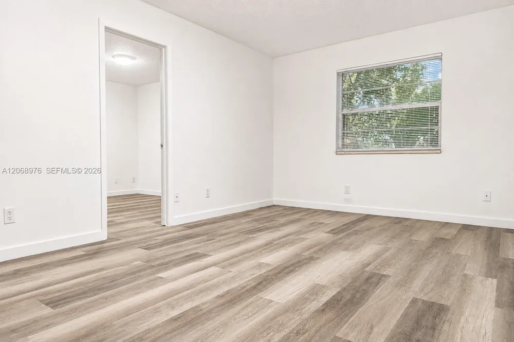 411 SE 10th St #4 Hallandale Beach, FL 33009