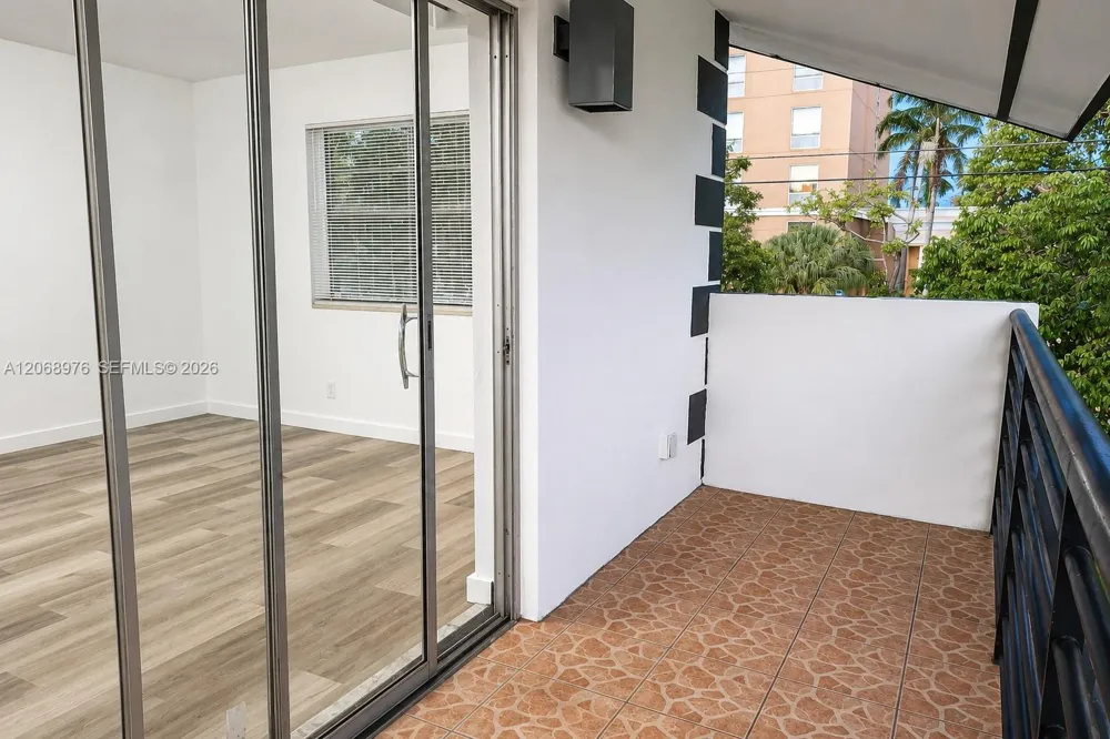 411 SE 10th St #4 Hallandale Beach, FL 33009
