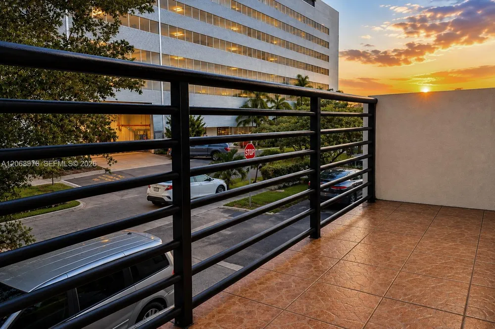 411 SE 10th St #4 Hallandale Beach, FL 33009
