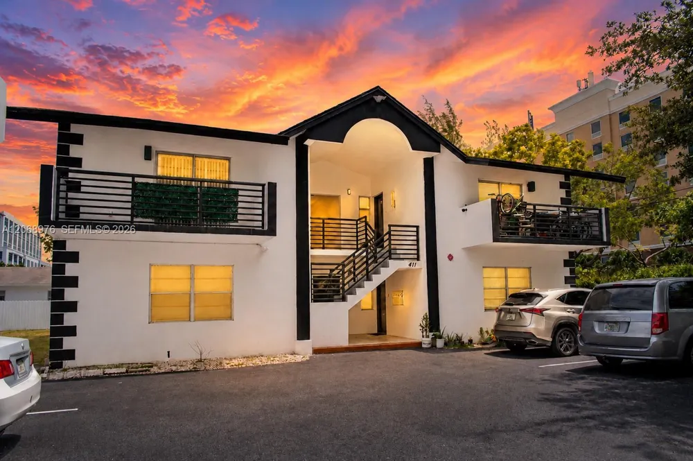 411 SE 10th St #4 Hallandale Beach, FL 33009