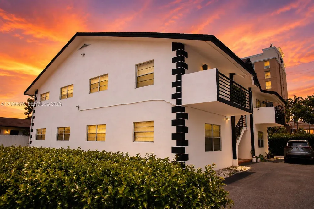 411 SE 10th St #4 Hallandale Beach, FL 33009