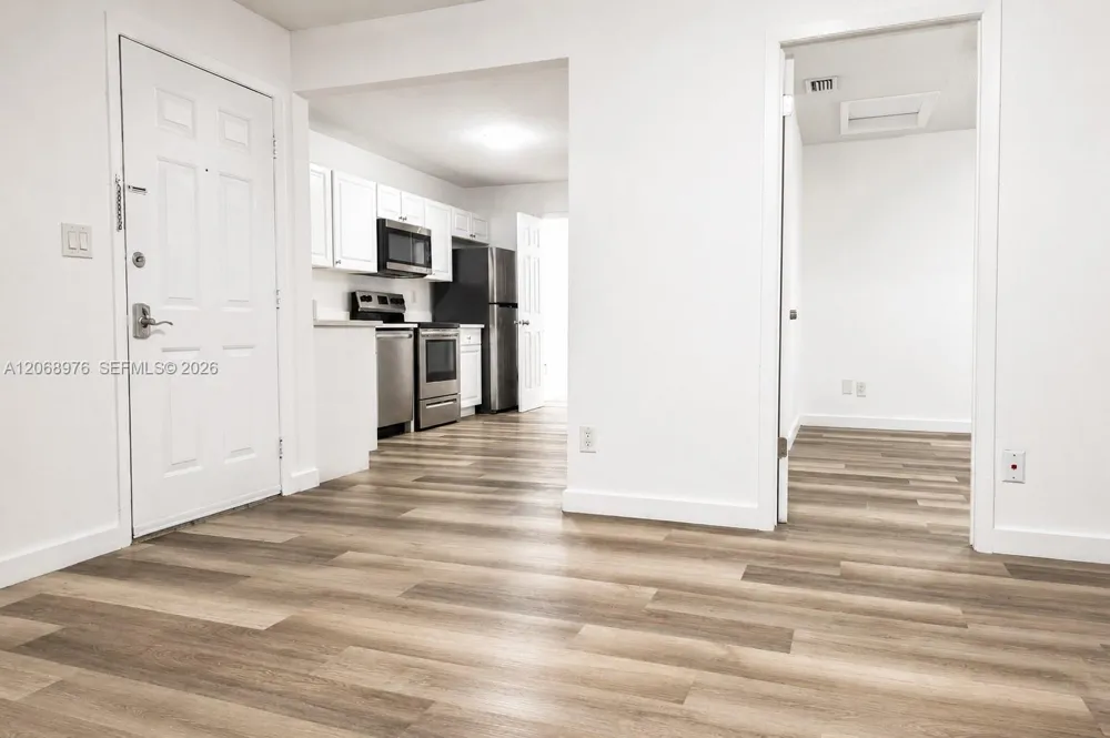 411 SE 10th St #4 Hallandale Beach, FL 33009