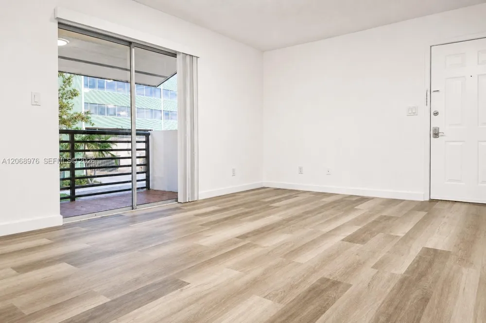 411 SE 10th St #4 Hallandale Beach, FL 33009