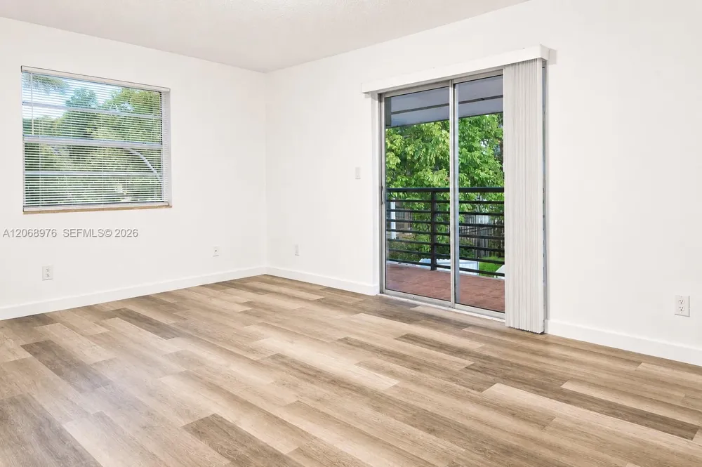411 SE 10th St #4 Hallandale Beach, FL 33009
