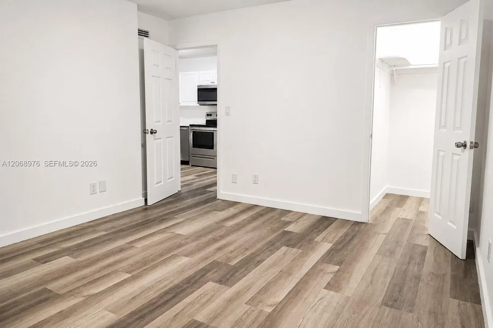 411 SE 10th St #4 Hallandale Beach, FL 33009