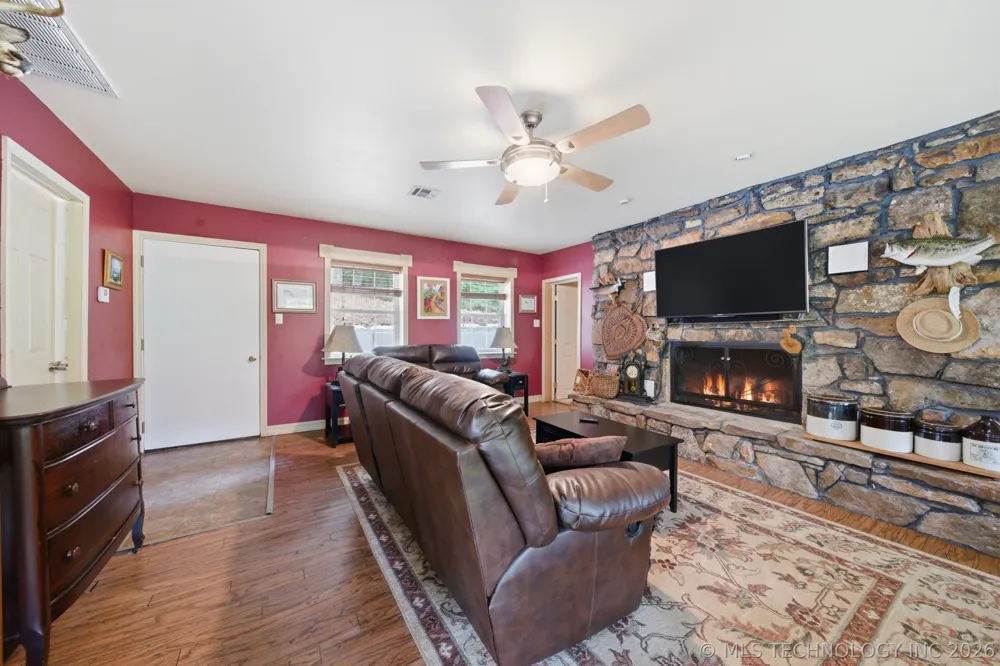 4248 W Pilot Drive Hulbert, OK 74441