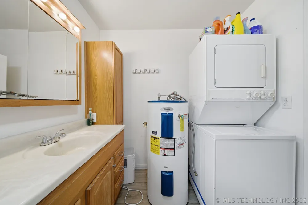 4248 W Pilot Drive Hulbert, OK 74441