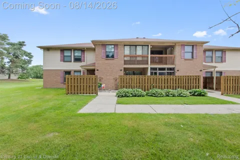 19313 Surrey Ln