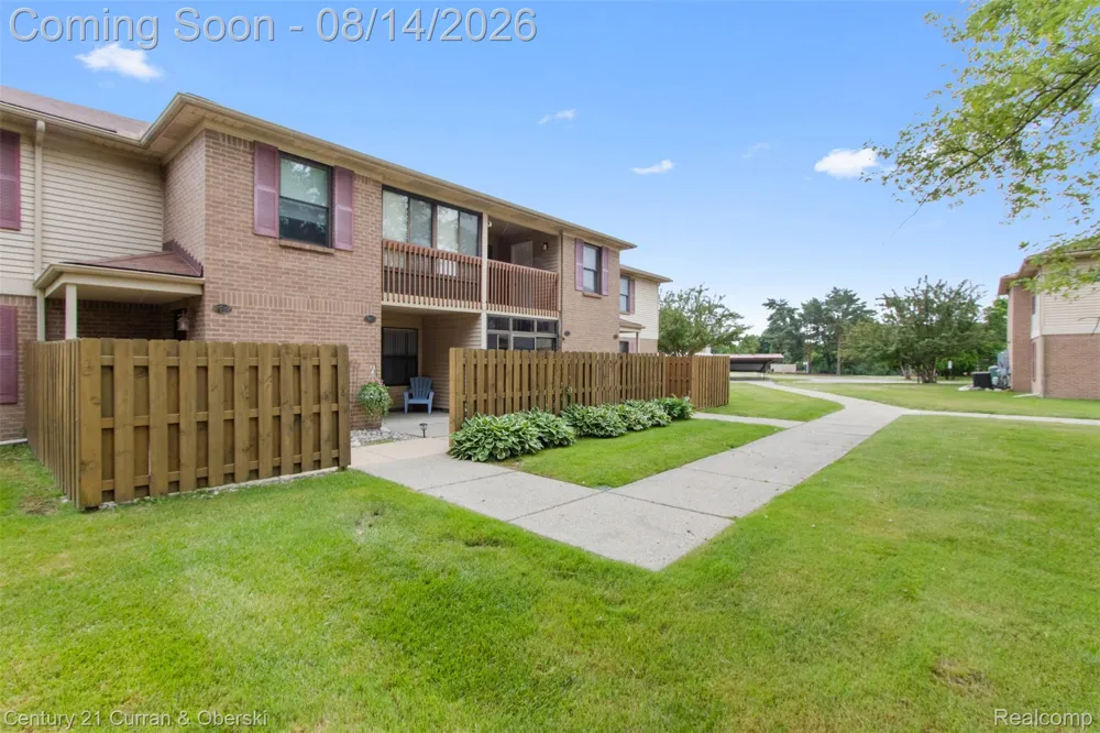 19313 Surrey Ln Northville Township, MI 48167
