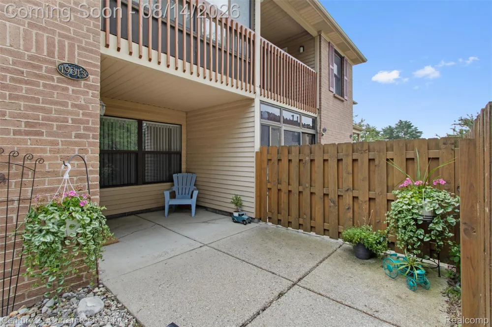 19313 Surrey Ln Northville Township, MI 48167