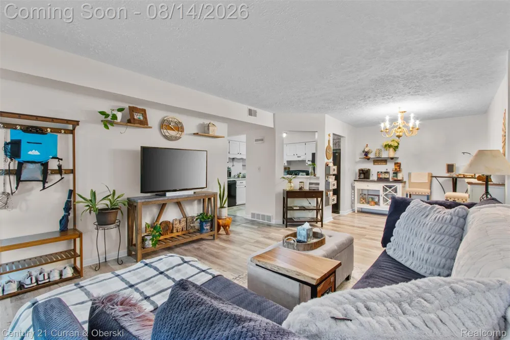 19313 Surrey Ln Northville Township, MI 48167