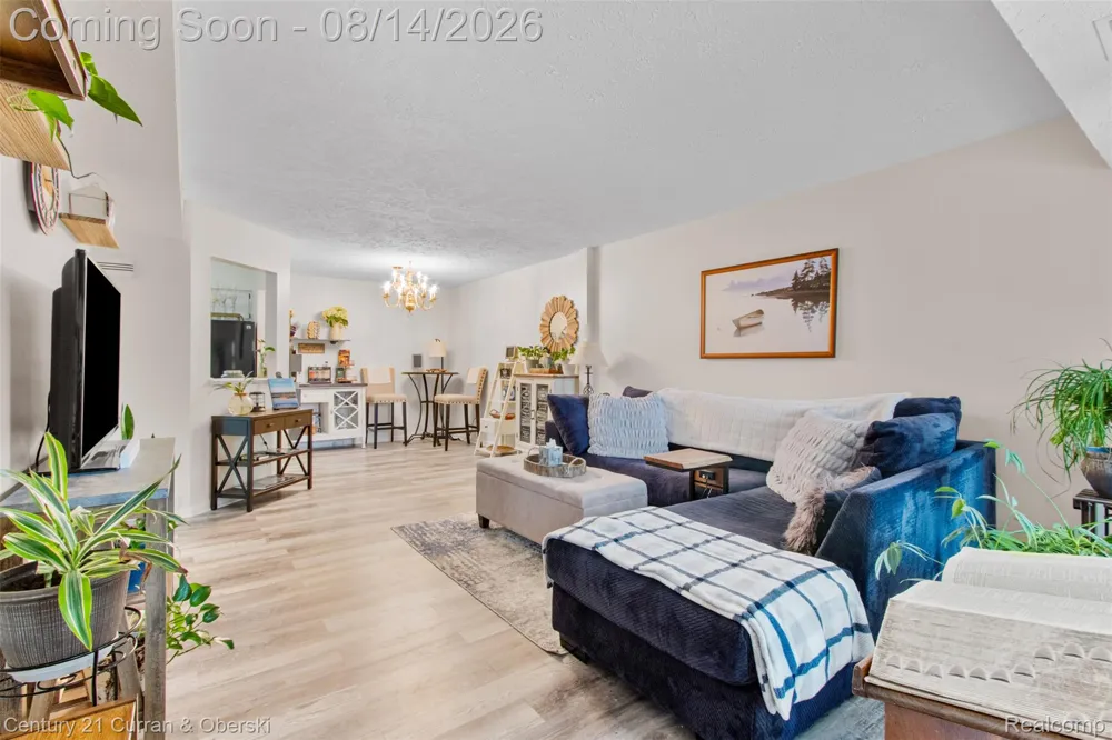 19313 Surrey Ln Northville Township, MI 48167