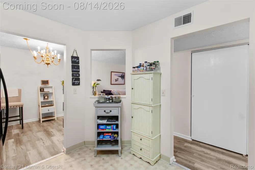 19313 Surrey Ln Northville Township, MI 48167