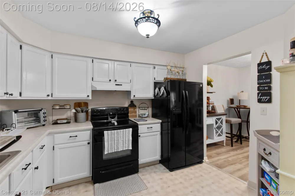 19313 Surrey Ln Northville Township, MI 48167