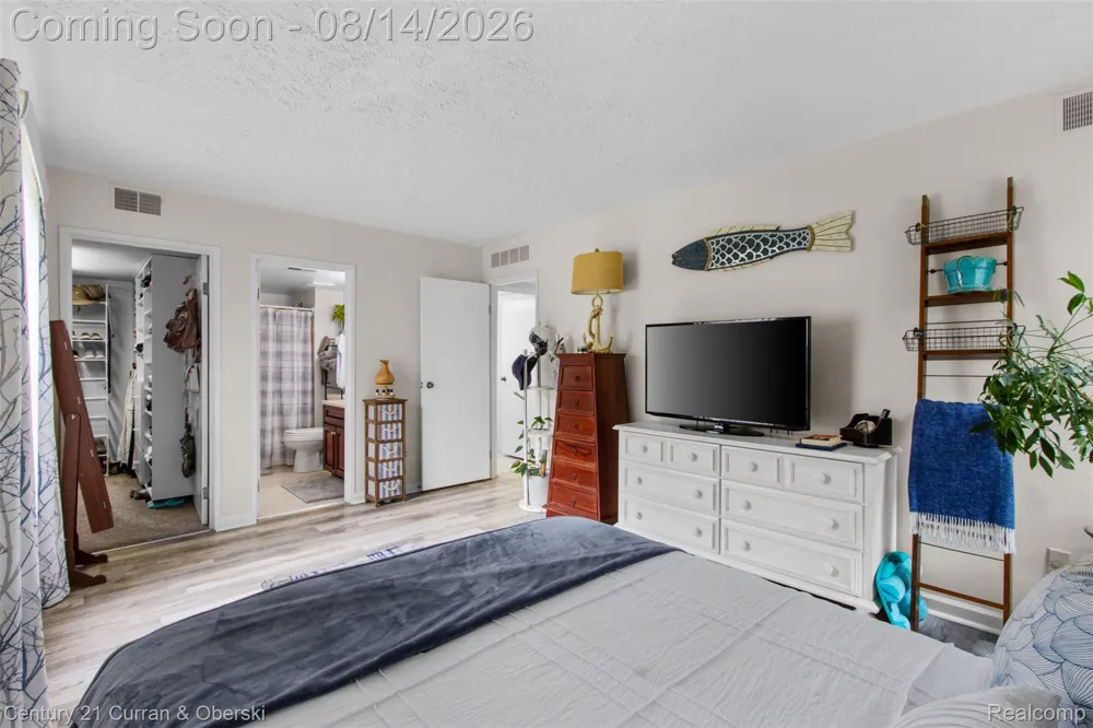 19313 Surrey Ln Northville Township, MI 48167