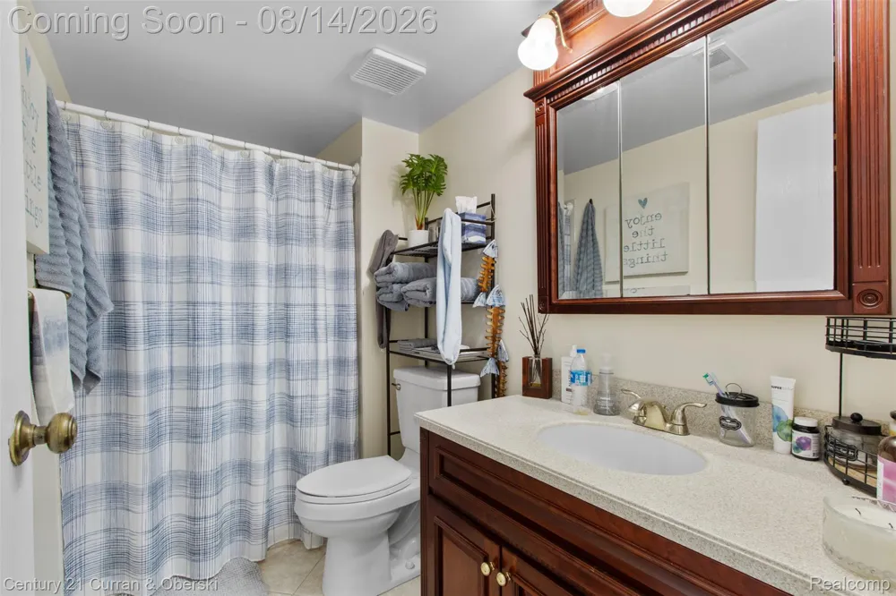 19313 Surrey Ln Northville Township, MI 48167