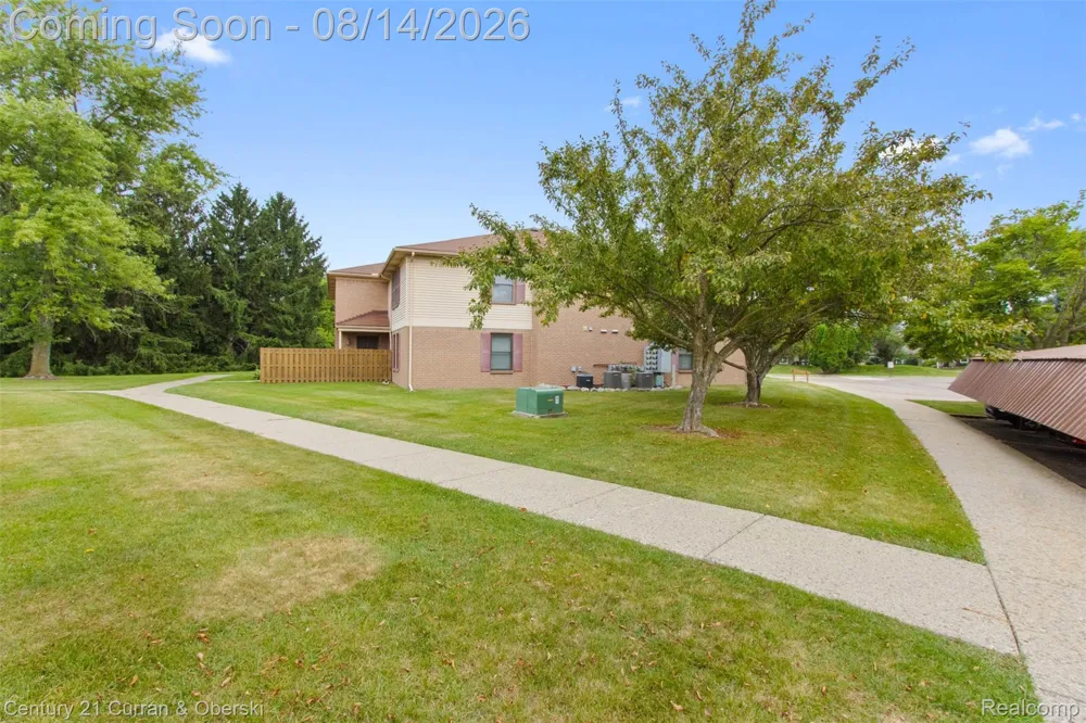 19313 Surrey Ln Northville Township, MI 48167