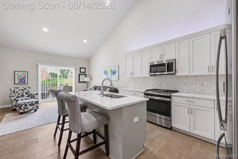 950 Sloane Court White Lake Charter Township, MI 48386