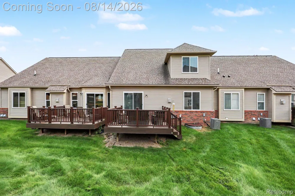 950 Sloane Court White Lake Charter Township, MI 48386