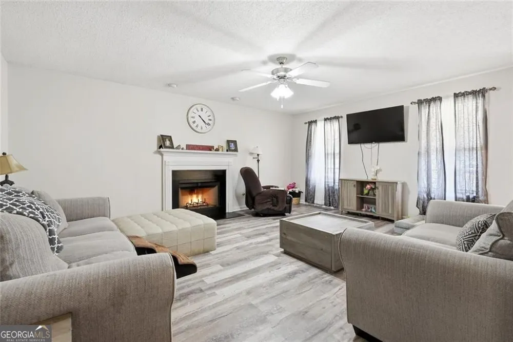 363 Barrington DR Hiram, GA 30141