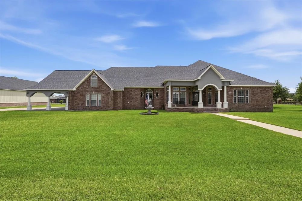 9018 Water Point Drive Beach City, TX 77523