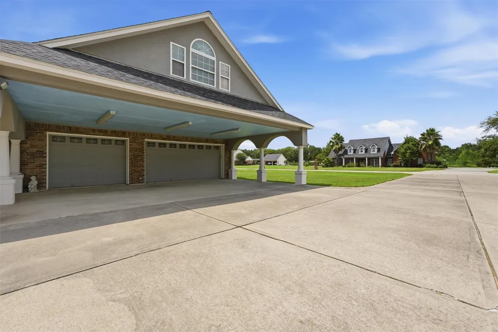 9018 Water Point Drive Beach City, TX 77523