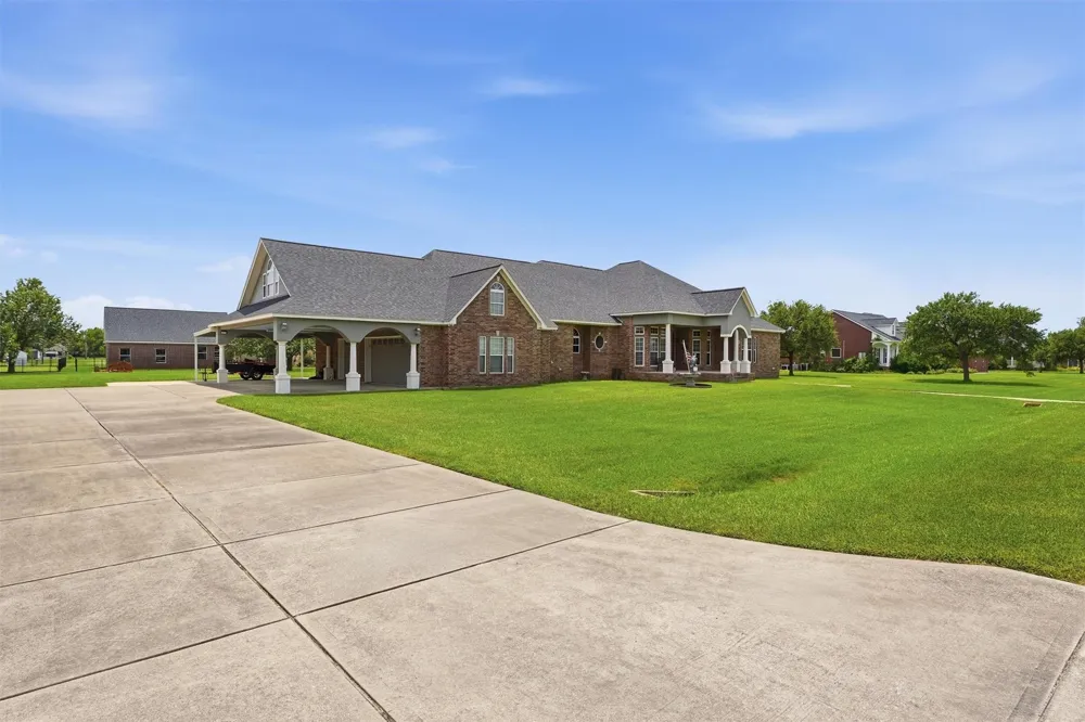 9018 Water Point Drive Beach City, TX 77523