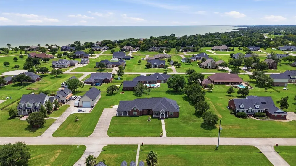 9018 Water Point Drive Beach City, TX 77523