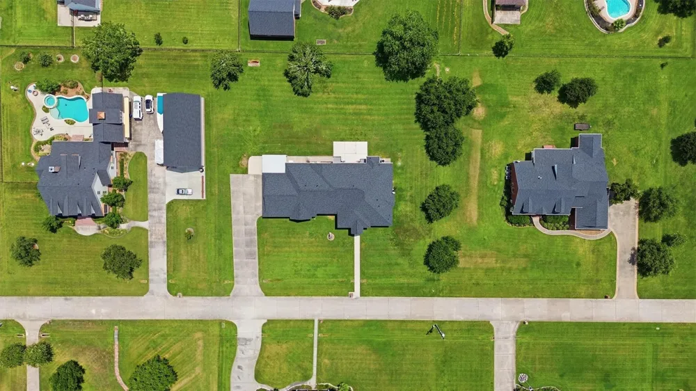 9018 Water Point Drive Beach City, TX 77523