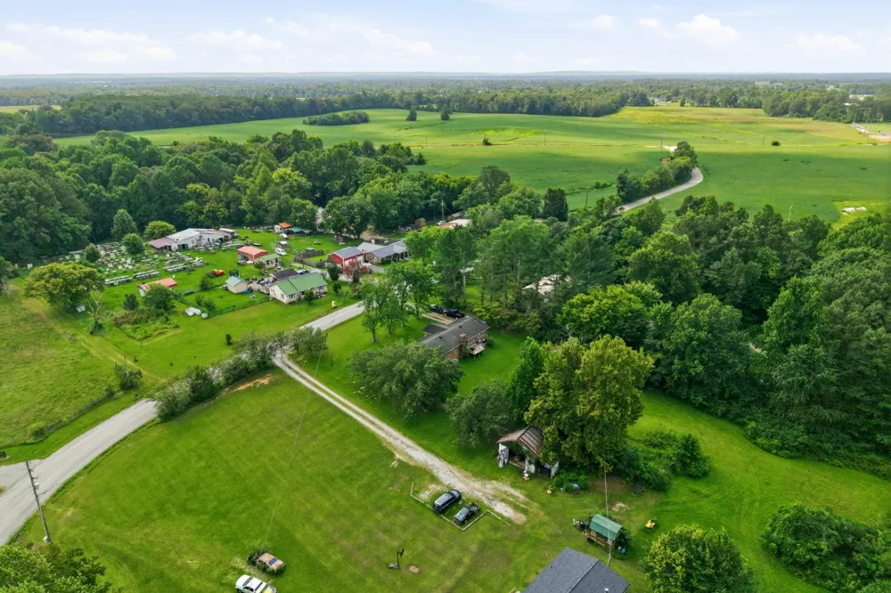 9106 Holmes Creek Rd Smithville, TN 37166