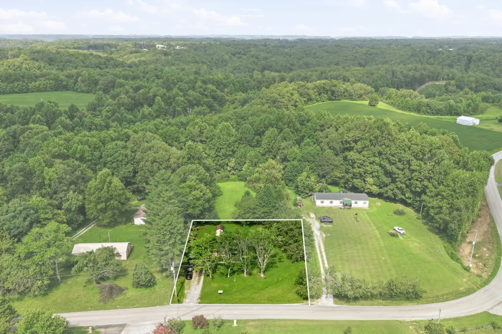 9106 Holmes Creek Rd Smithville, TN 37166