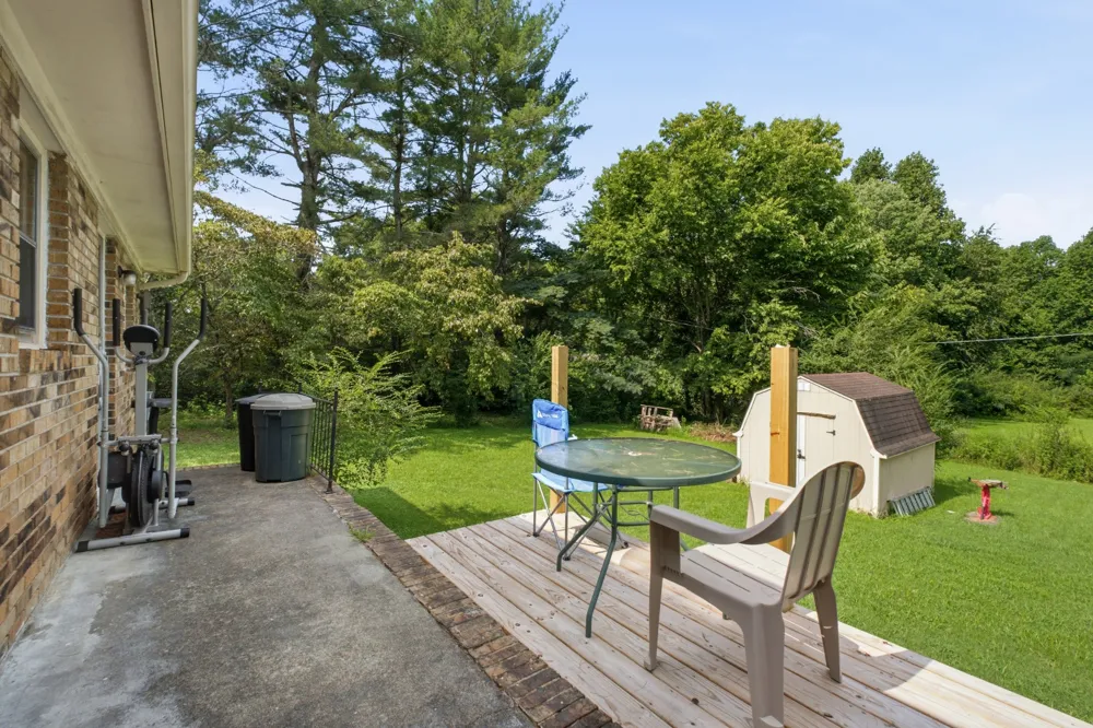 9106 Holmes Creek Rd Smithville, TN 37166