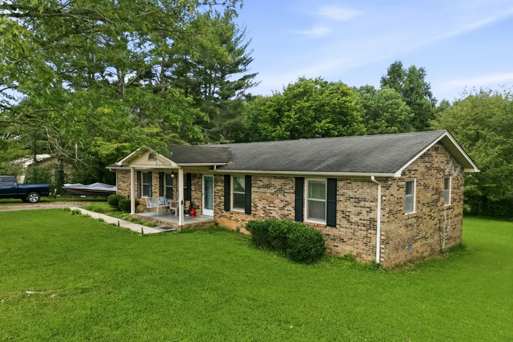 9106 Holmes Creek Rd Smithville, TN 37166