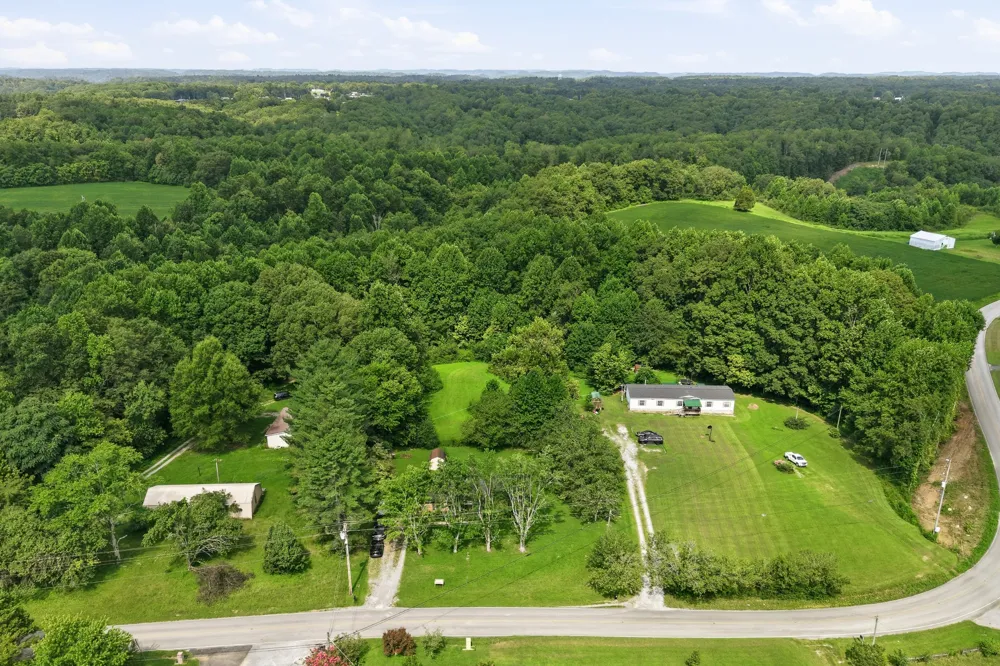 9106 Holmes Creek Rd Smithville, TN 37166