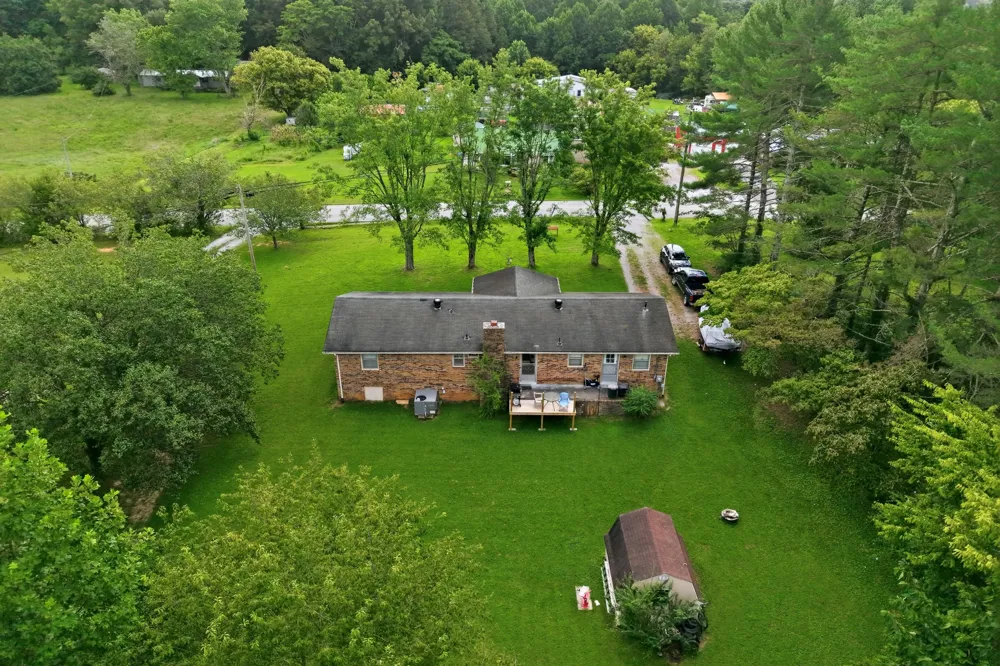 9106 Holmes Creek Rd Smithville, TN 37166