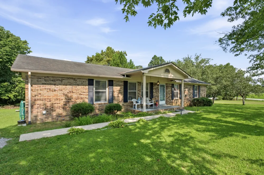 9106 Holmes Creek Rd Smithville, TN 37166