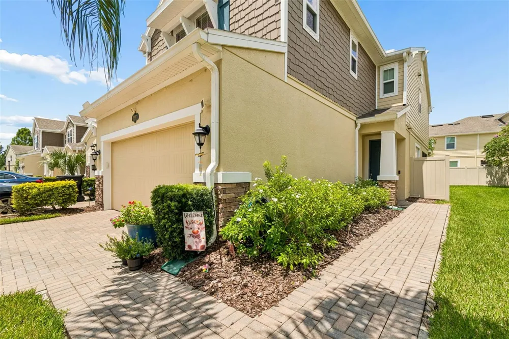 18907 CORNUTA STREET Lutz, FL 33558